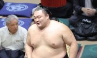 朝乃山が近大時代の恩師命日に敗れて３敗目　近大後輩錦富士に返り討ちに遭うも「縁を感じる」