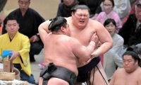 大の里が２敗目　過去２勝２敗の伯乃富士に金星を許す　天覧相撲の結びは波乱