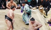 天皇ご一家の背後で力士が恐怖心すら覚える表情「理事長の顔が…」戦後初２横綱２大関「総崩れ」