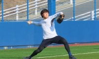 【DeNA】若松尚輝「チーム森原」自主トレ初参加「いろんな人からいいこと吸収」今季先発転向