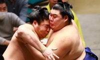大の里に異常事態発生　圧力も粘り腰もない棒立ちで連敗　休場か強行出場か決断迫られる
