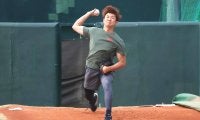 【ヤクルト】奥川恭伸プルペンでオール直球102球「無理しているわけじゃ」しかも半袖…意図明かす