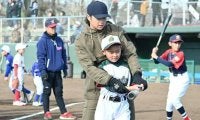 大分出身のホークス川瀬選手、国東で自主トレ　小中学生に野球教室