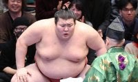 熱海富士が２日連続の金星　大の里を破って勝ち越し　８連勝で賜杯争いトップに並ぶ