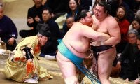 単独トップ霧島敗れる…Ｖ争いは２敗に５人の大混戦　九重審判長が“優勝ライン”を予想