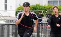 巨人・坂本　勝負の一年へ「結果で応える。僕はそれで頑張るしかない」　次世代ホープ石塚に極意「将来のスーパースターに」