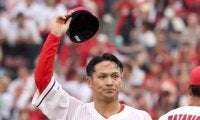 広島　現役引退の田中広輔氏が惜別の言葉　５年のフルイニング出場「決して一人では」ファン感動「タナキクマルは永久に」仲間からサプライズも