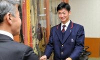 日本学生野球協会が山田さんを表彰、智弁和歌山の元主将