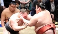 安青錦２敗対決制し単独トップ　師匠から譲受まわし、好調の流れで替える珍しさも「気にしない」