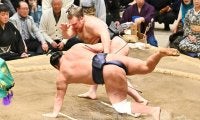 豊昇龍、強行出場も痛恨５敗目…“天敵”安青錦に５戦全敗　付け人が両手でバツ印出し取材応じず
