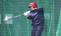 広島・末包３０歳シーズン３０発の誓い　和田一浩氏がスイング軌道を伝授「体からバットが生えている感じ」