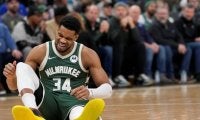 ナゲッツ戦終盤で負傷退場のヤニス、少なくとも4週間の離脱へ…オールスター欠場濃厚