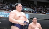 横綱・大の里が豊昇龍に敗れ１０勝５敗　「こんなに長くて辛い１５日間は初めて」
