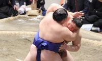 平幕・義ノ富士が初の殊勲賞　「横綱２人に勝って負け越すわけにはいかない」