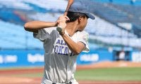 素振りでイメージする「詰まりと泳ぎ」　大阪桐蔭OB推奨…本塁打生む“3種類スイング”