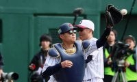 【侍ジャパン】捕手陣がダルビッシュから“ピッチクロック講座”「球を変える」中村「使える」坂本