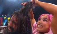 【AEW】白川未奈がリベンジ、髪切りマッチに敗れたウィーラー・ユウタの頭髪を思い切りカット