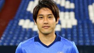 31歳のシャルケ新監督、内田篤人を左サイドでテスト。その結果は？