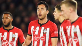 プレミア７年目の吉田麻也は、主審との駆け引きもスキルアップ