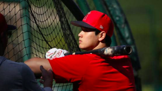 【MLB】ヒットの準備は万端？　大谷翔平が軽快なベーランを披露「“ロボアーマー”を付けて…」