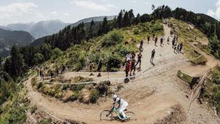 高低差626mのトリッキーコースを駆け下りる！ UCI MTBワールドカップ第4戦見どころ