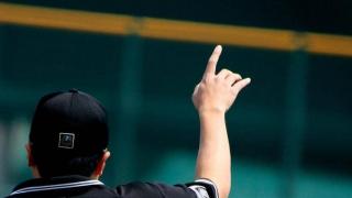 元審判が語るプロ野球のルール。ロッテ井口監督が「禁止行為」で退場になった理由。