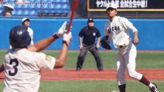 早川、一球に泣く　打線も沈黙し６１季ぶりの開幕３連敗／明大１回戦