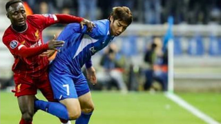 伊東純也「あれは少し恥ずかしい」。リバプール戦で好機にまさかの転倒