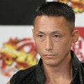 「屈強な肉体」ＢＤ人気の元アウトサイダー俳優　海辺のワイルド飲酒ショット　黒光りする肉体に驚がく「腕が…」「海をバックにかっこよ」