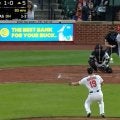 球場騒然！ 菅野智之、好フィールディングで“神キャッチ”「狙い通り」「冷静すぎる」内角シンカーで詰まらせる→ピッチャーライナーであっさり打ち取る