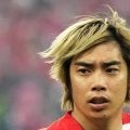 ｢ブラック純也〜｣｢黒髪だと若く見える｣イメチェン伊東純也のクラブハウス到着＆挨拶シーンが話題！ 去就注目の中｢good｣と上機嫌｢安定の寝グセ可愛い｣の声