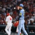 阪神 才木が押し出し四球で失点許す