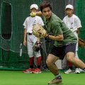 捕球→送球が遅くて「アウトが取れない」ワケ　内野守備で重視したい…握り替えの“前動作”