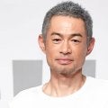 イチロー氏のサイン入りバットに驚がく鑑定額　人気歌手のライブでサプライズプレゼント
