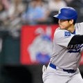 大谷翔平、先頭打者本塁打。現地メディアは「怪物ルーキーに歓迎の挨拶」と伝える