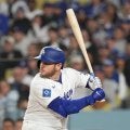 左膝骨挫傷の大谷同僚がドレスアップ３歳長女にメロメロ　父娘ダンスイベントを妻が公開