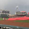 広島－阪神　突然の豪雨で試合開始が遅れる　再アナウンスで１８時３０分に変更