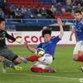 ⚽️伊東純也×ペンライト？プレー以外の新鮮なショットを公開