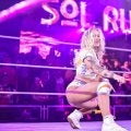 どんな攻撃？ “美女×野獣”女子タッグがアクロバティックな「背負った相手にサーフ乗り→ダイブ攻撃」の衝撃技「パワフルすぎる」