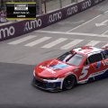 レッカー車が「押してるw」 米レースで異例の“珍光景”「なんて男らしい再始動」「ダイナミック押しがけ」ファン騒然