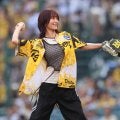 【阪神】虎党・山本彩「40本いく！」佐藤輝明にエール　「ウル虎の夏2025」でノーバン投球