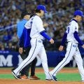 ＤｅＮＡ・入江がわずか２球で緊急降板　捕手の山本が異変を察知、ベンチにサイン送る　場内騒然