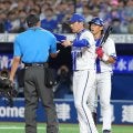 【DeNA】三浦大輔監督が抗議も三振の判定は覆らず…審判団「空振り後に体に当たっていた」
