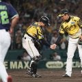 【阪神】４年連続20Sの岩崎優「失敗しました」　71キロ遅球は打者の手前でバウンド
