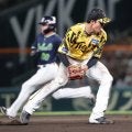 【阪神】小幡竜平が猛省…そして大感謝「森下さんのおかげ」試合終了目前でファンブル、ピンチ広げる