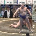 「なんやねん今の」前頭が大関を発生割合0.03％の珍手で撃破 鮮やかな超レア技に館内大興奮「いろんな技があるのね」「こんなことも出来るのか」