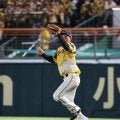 【阪神】救われた小幡竜平が森下翔太の頭をペシッ　同学年の名コンビ、照れ隠しのありがとう