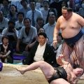 40歳鉄人玉鷲が２日連続行司差し違えで連勝の珍事「鉄人すぎる」の一方で「取り直しが良かった」