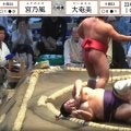 「力士の頑張りが台無し」「さすがに下品」白熱の好取組で拍手喝采も…突如、館内に響いた客の「異音」に批判相次ぐ