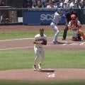 どうした！？ 大谷翔平の足に“イライラ”… まさかの展開「リードでかすぎ」 相手投手に“異変”→様子が突然おかしくなる